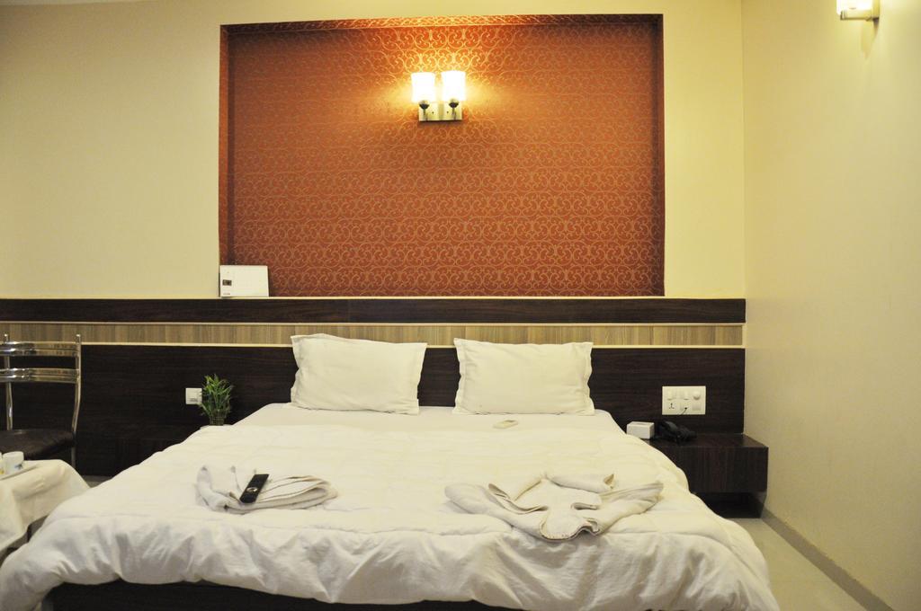 Hotel Sai Pancham Sirdi Szoba fotó